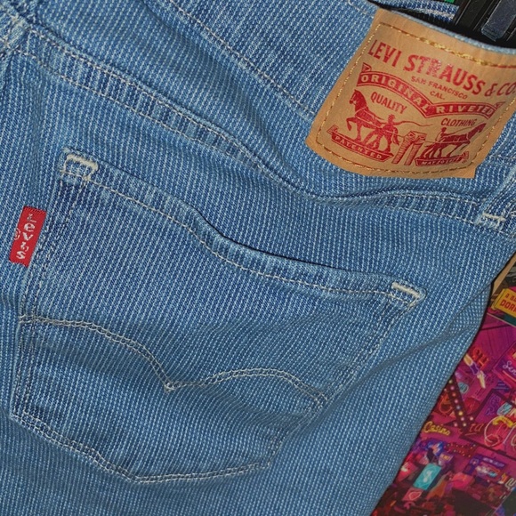 Levi Jean Shorts - Picture 3 of 5